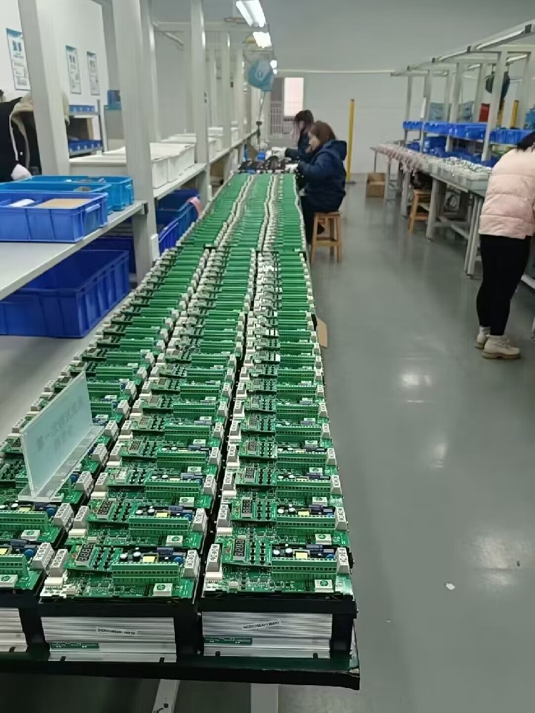 电力调整器在运行时最大电流逐步降低是为什么？