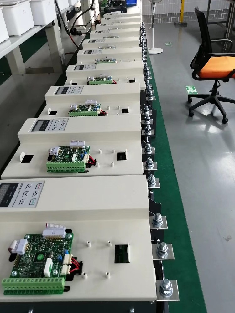 电力调整器与变频器在某些利用场景下职能有沉叠，若何抉择使用哪一个？